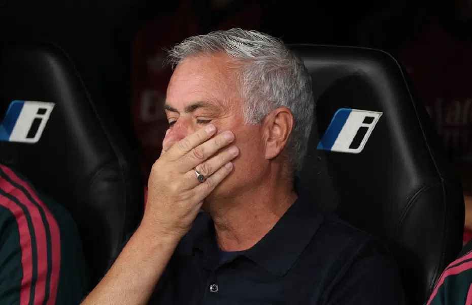 Jose Mourinho yine yapacağını yaptı. Maç sonunda ortalığı birbirine katan hareket