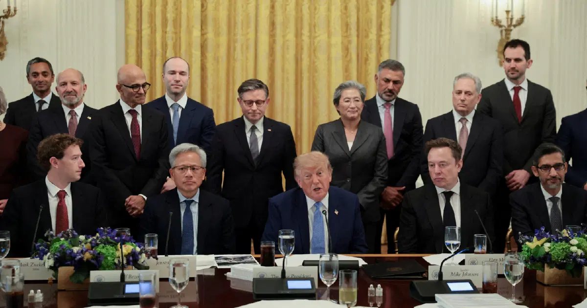 Trump, kararnameyi imzaladı. Yapay zeka "süper zeka" oldu