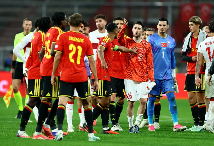 "TÜRK HALKI TAKIMDAN SOĞUDU" 6