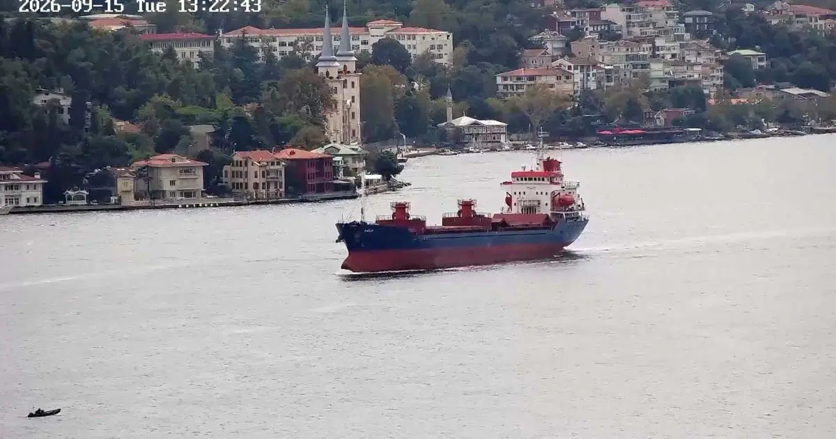 Bulgaristan açıklarında İHA'ların vurduğu iki gemiden biri battı. Kurtarılanlardan 11'i Türk