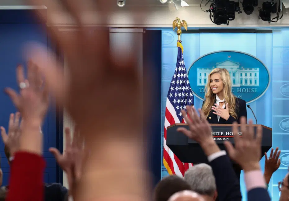 Trump'ın yeni sözcüsüyle ilgili tartışmalar sürüyor. 