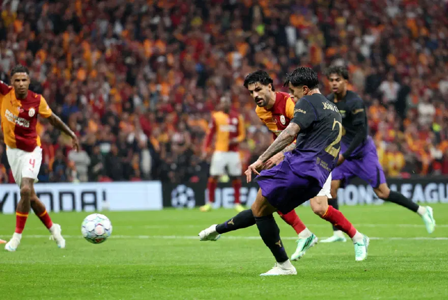 Galatasaray, RAMS Park'ta ağırladığı Barcelona'ya 4-1'lik skorla mağlup oldu