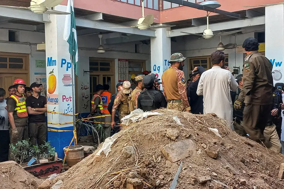 Pakistan'da okulun çatısı çöktü. 27'si öğrenci 28 kişi hayatını kaybetti, 19 kişi yaralandı