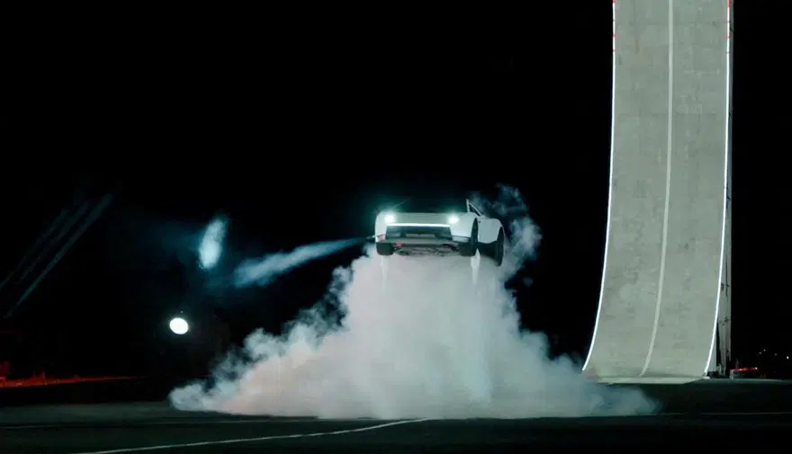 Elon Musk, Uçan Tesla