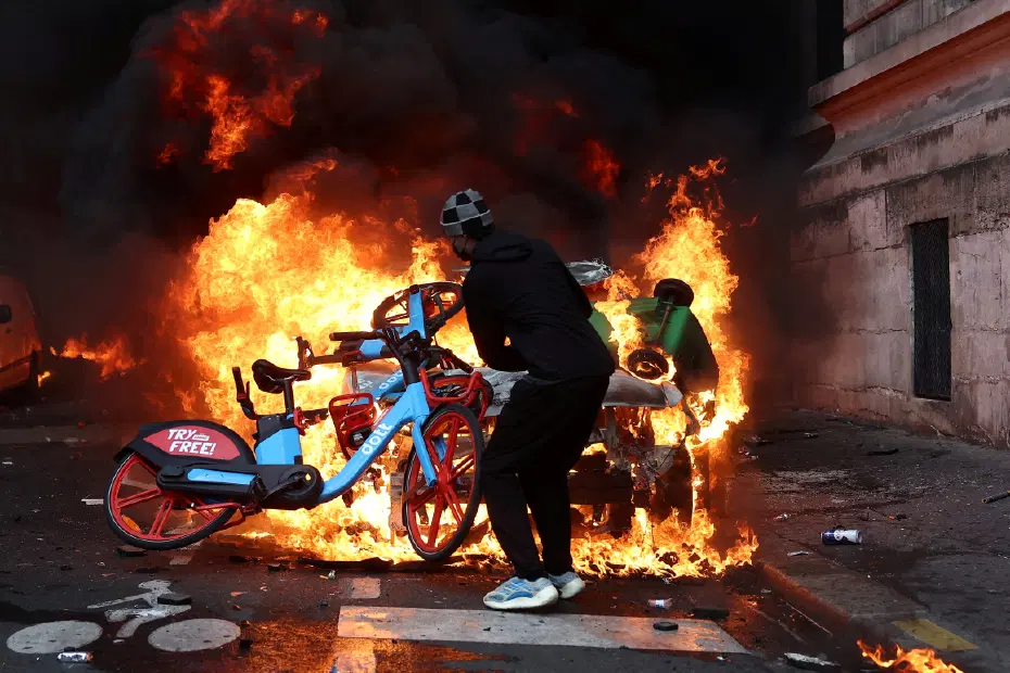 Fransa'da protestolara karşı ordu devreye giriyor