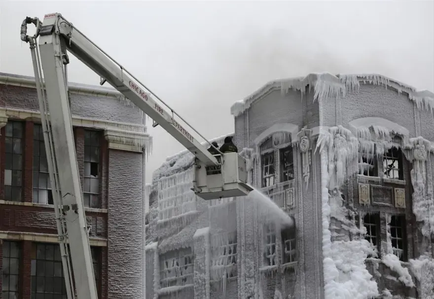 İtfaiyenin buzla mücadelesi 92