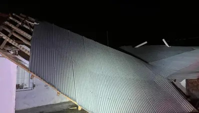 Ardahan'da fırtına: Çatılar uçtu