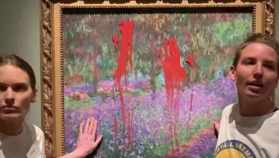 İklim aktivistlerinden Monet'nin tablosuna boyalı saldırı