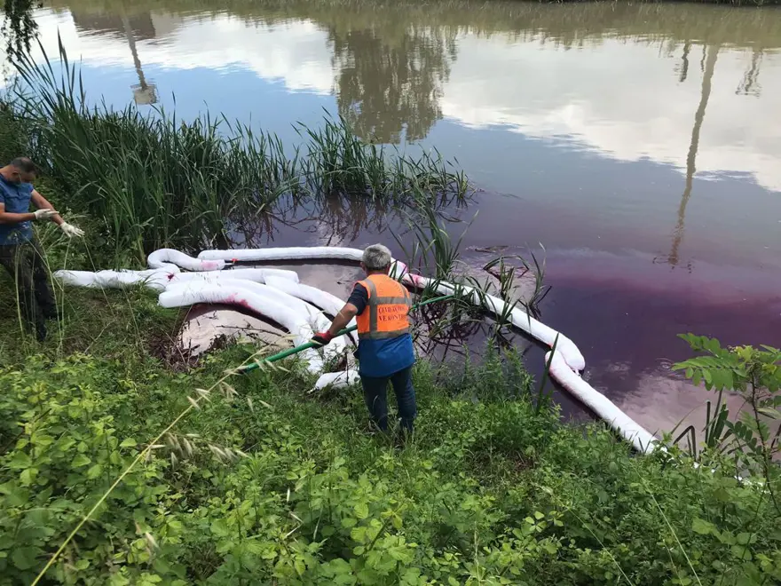 Kocaeli'de Kilez Deresi'ni atık su ile kırmızıya boyayan firmaya ceza 7