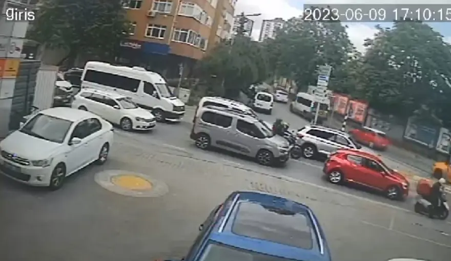 Mutemeti kırmızı ışıkta soydular (Kadıköy'de 800 bin liralık hırsızlık) 