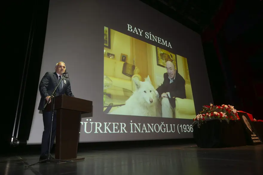 Türker İnanoğlu'na veda: Duayen sinemacı son yolculuğuna uğurlandı 22