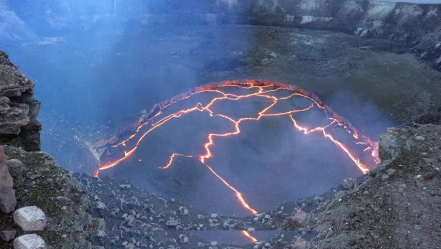 Hawaii'de Kilauea yanardağındaki lav denizi akmaya başladı 3 Hawaii'de Kilauea yanardağındaki lav denizi akmaya başladı 3