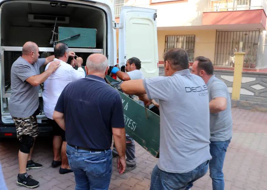 Şüpheli ölüm olayına giden polisler asansörde mahsur kaldı 2