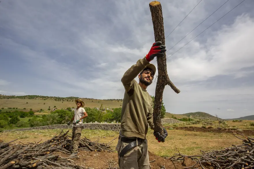 ''SABAHTAN AKŞAMA KADAR GÜNEŞİN ALTINDAYIZ" 9