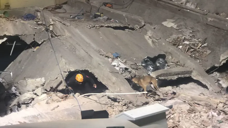 Malatya'da iki katlı bina çöktü: Olay yerinden fotoğraflar 33