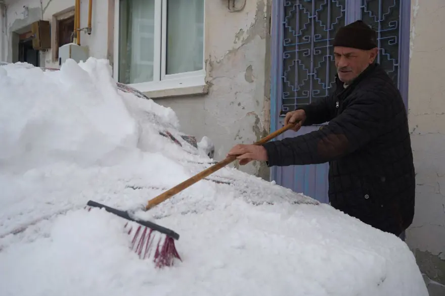 Mart kapıdan baktırdı: Bir il güne kar yağışıyla uyandı 3