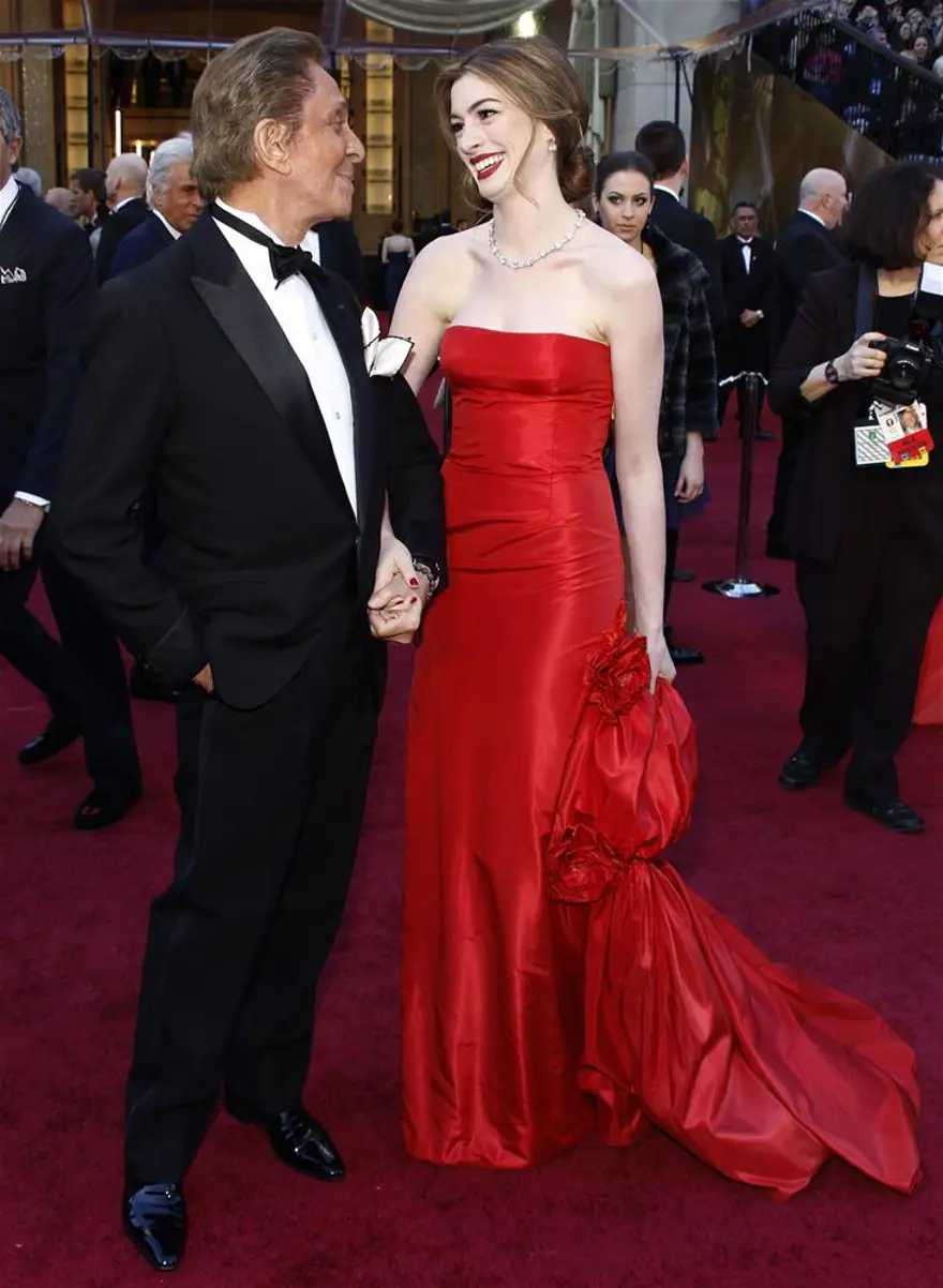 Anne Hathaway, Valentino 117 Anne Hathaway, Valentino 117