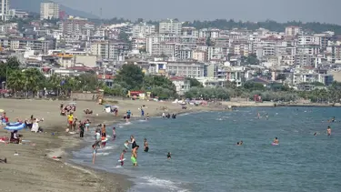 "Denize girmeyin" uyarısı: Dalga yüksekliği 1 metreye yaklaştı
