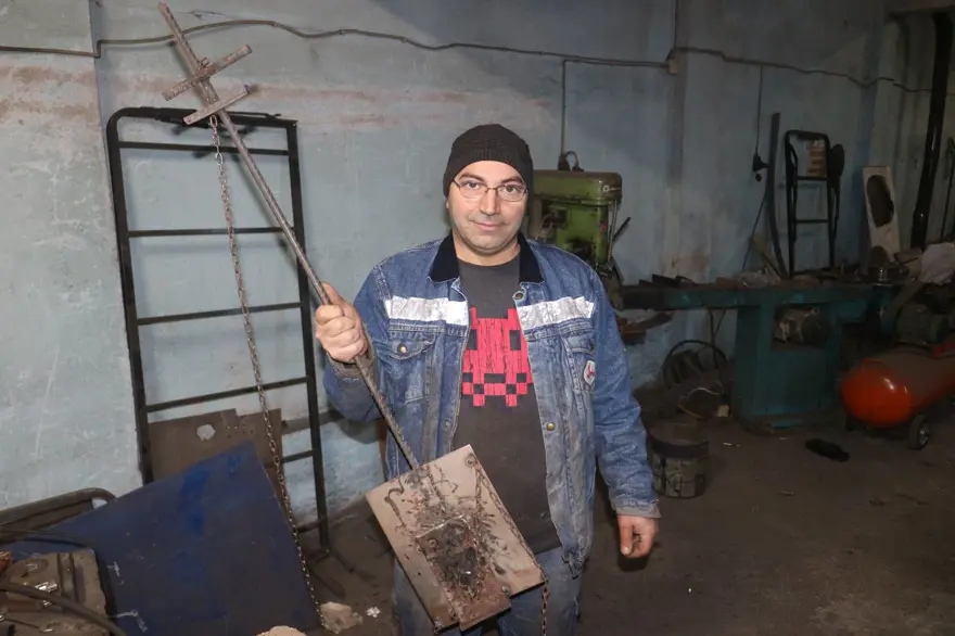 Müzisyen olmak istiyordu kaynakçı oldu, sıra dışı gösterisi ilgi çekiyor: "Sahne teklifleri bile geldi" 2