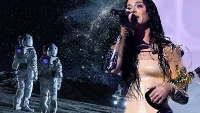 ABD&#x27;li şarkıcı Katy Perry uzay yolcusu