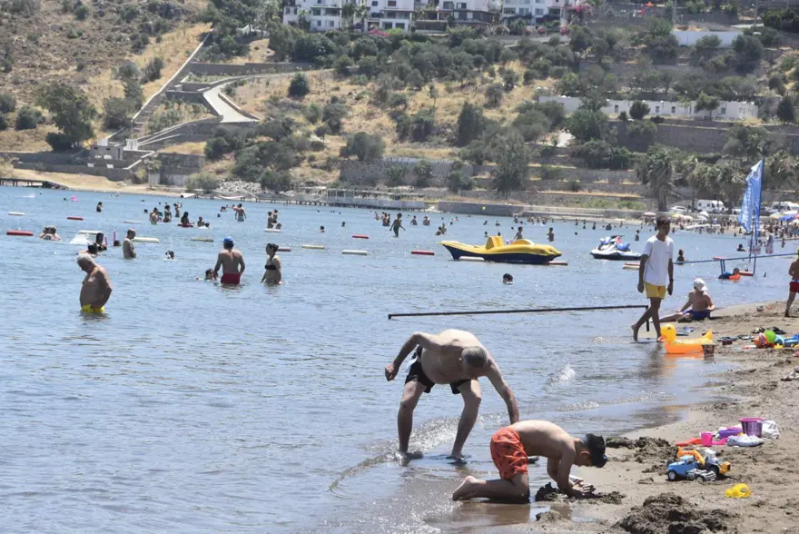 Bodrum sahilleri tıka basa doldu 1