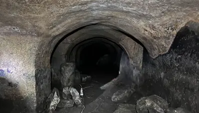 Ayasofya'nın yeraltı gizemleri: Tüneller, üç odalı mezar, taş borular... Tam bir kilometre uzunluğunda