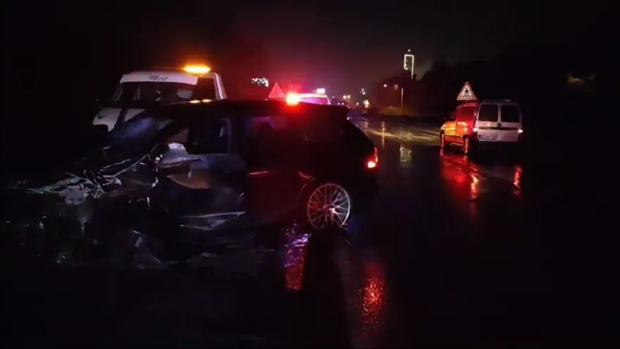 Bartın'da feci kaza: 5 kişi yaralı 4 Bartın'da feci kaza: 5 kişi yaralı 4