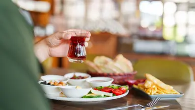 Çay içerken yanında sakın yemeyin: Vücuttaki demiri sıfırlayan hata