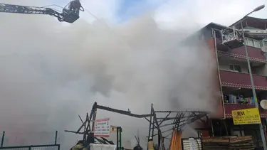 İstanbul'da geri dönüşüm tesisinde yangın