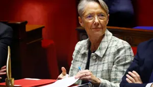 Fransa Başbakanı Elisabeth Borne istifa etti