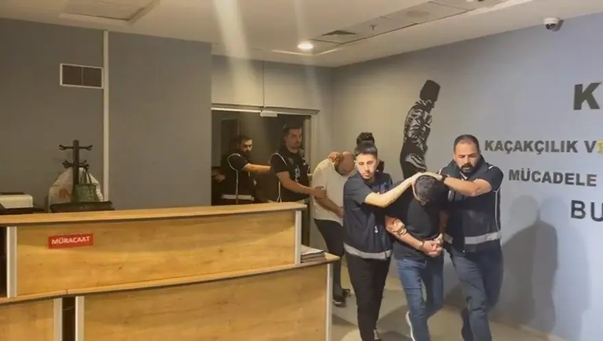 Bombalı eylem hazırlığındaki suç örgütüne operasyon: 4 tutuklama 4 Bombalı eylem hazırlığındaki suç örgütüne operasyon: 4 tutuklama 4
