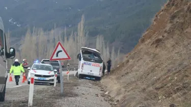 Oltu'da işçi servisi aracı kaza yaptı: Çok sayıda işçi yaralı