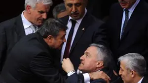 Meclis'te '28 Şubat' kavgası