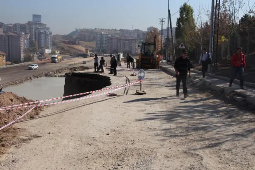ODTÜ Yolu'nda göçük 11