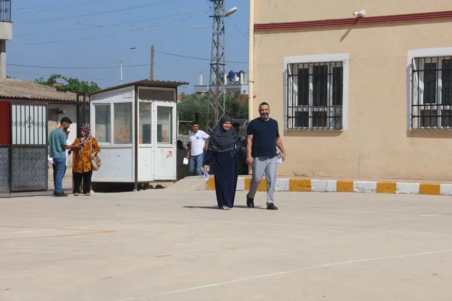 El ele girdikleri sınav merkezinde üniversite hayali için ter döktüler 3