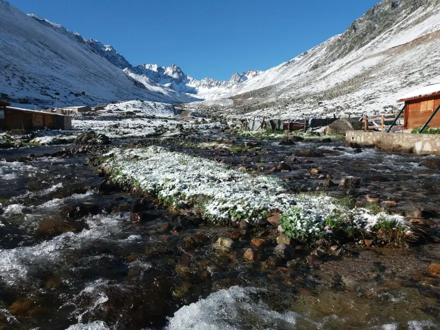 Rize’de Haziran ayında yaylaya kar yağdı 5