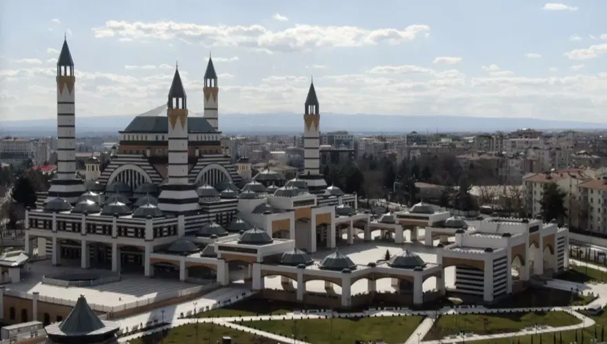 Selahaddin Eyyubi Camisi ibadete açıldı 7 Selahaddin Eyyubi Camisi ibadete açıldı 7