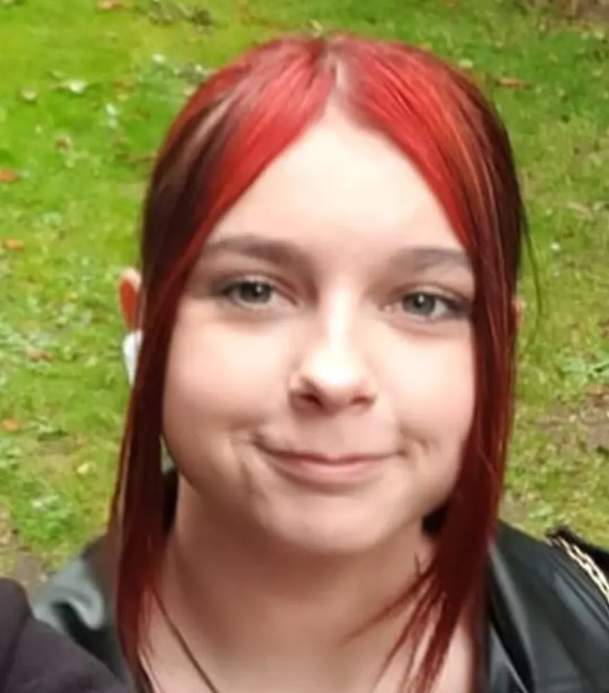 Sırt ağrısı şikayetiyle doktora giden genç kız, nedenini öğrenince dünyası başına yıkıldı 1