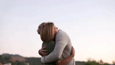 Bir kadınla duygusal bağ kurmanın 8 yolu