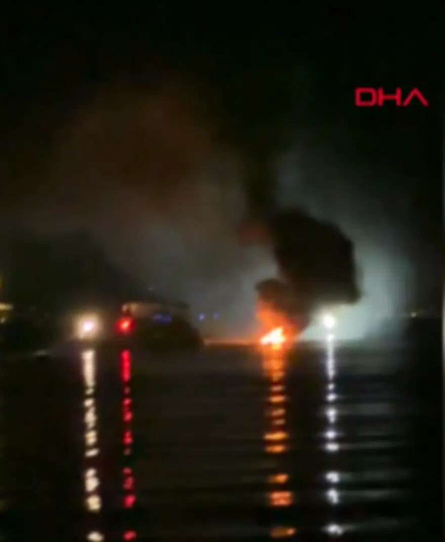 Bodrum’dabotta patlama ve yangın: Kaptan denize atlayarak kurtuldu 2