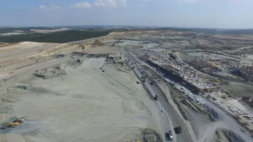 3. Havalimanı'nda ilk pist havadan böyle görüntülendi 