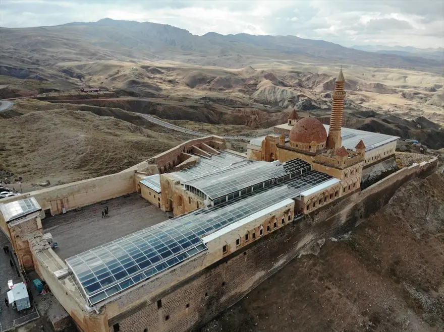 Anadolu'nun eşsiz mimari örneği: İshak Paşa Sarayı 15