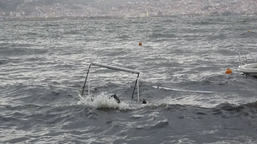 Kocaeli’de sağanak ve fırtına: Tekneler teker teker battı 4