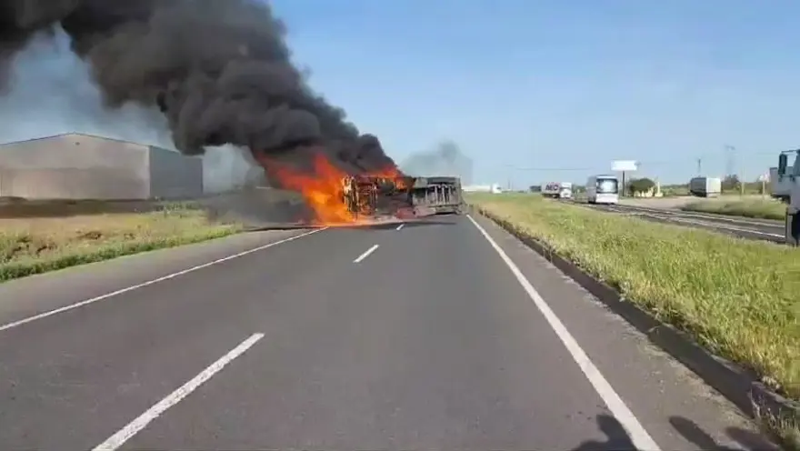 Ölümden kaçış kamerada: TIR alev almadan saniyeler önce dışarıçıktılar 5