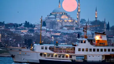 İstanbul’da lodos fırtınası: Bazı vapur ve deniz otobüsü seferleri iptal