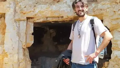 Kaza yapan sürücüyü yanındaki tüfek öldürdü