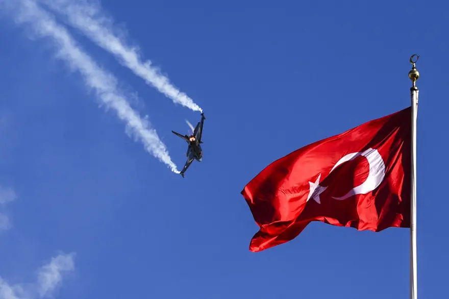 SOLOTÜRK'ten Ankara'da nefes kesen gösteri 