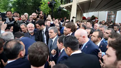 Cenazede Abdullah Gül'e tepki