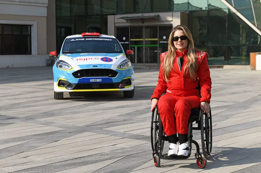 Türkiye'nin ilk engelli kadın pilotu: Azim dolu hikayesiyle hayran bıraktı 