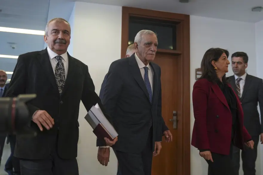 DEM Parti heyeti görüşmelerini tamamladı:Şimdi ne olacak? Selahattin Demirtaş’la görüşme tarihi belli oldu 1